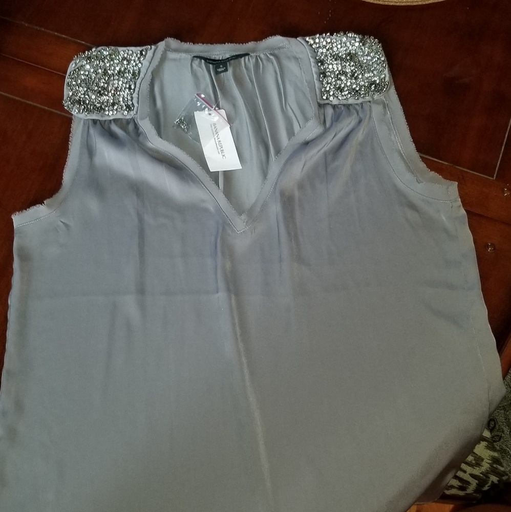 Banana republic gray and silver top